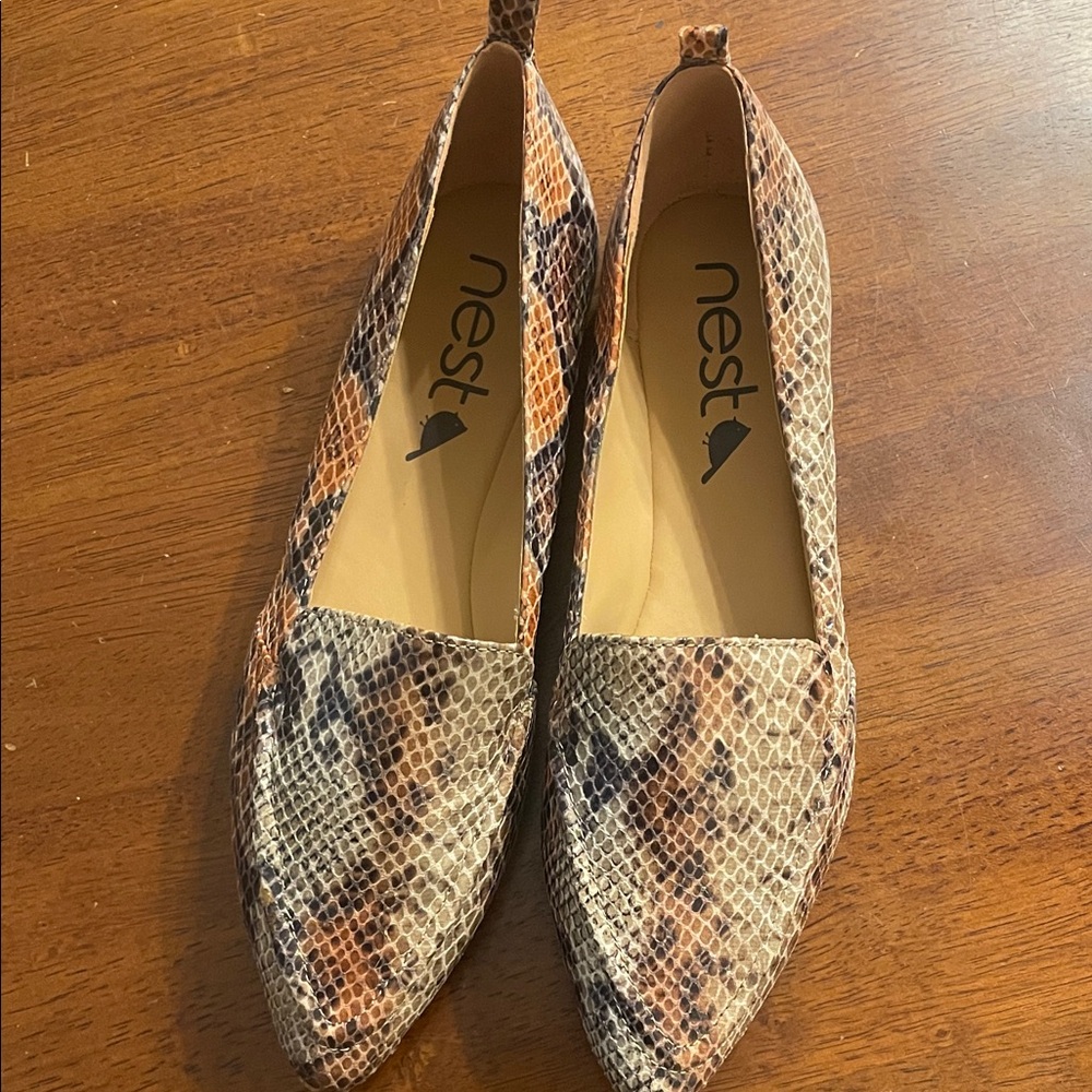 NEST Women's Faux-Snakeskin Flats- Orange Multiprint